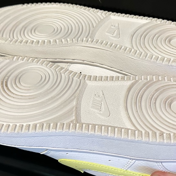 Nike - Picture 4 of 4